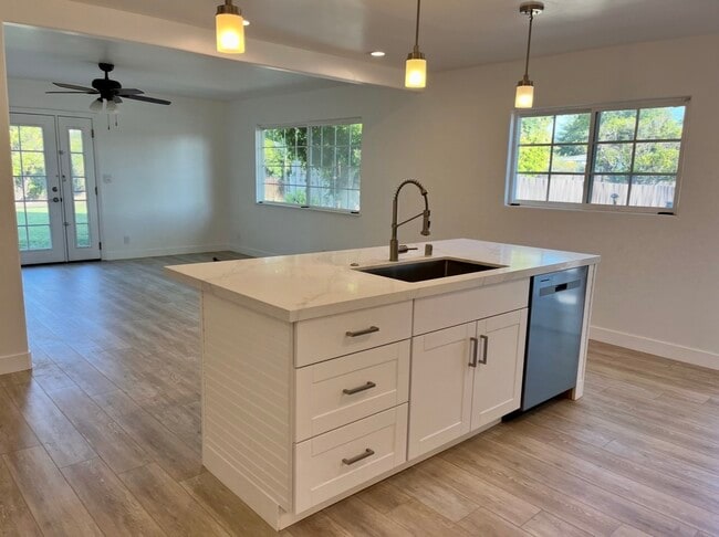 Building Photo - 3445 Valley St