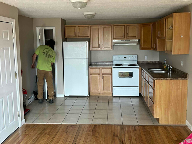 Building Photo - 198 S Main St Rental