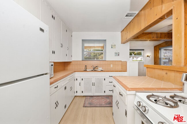 Photo - 4822 Lemona Ave