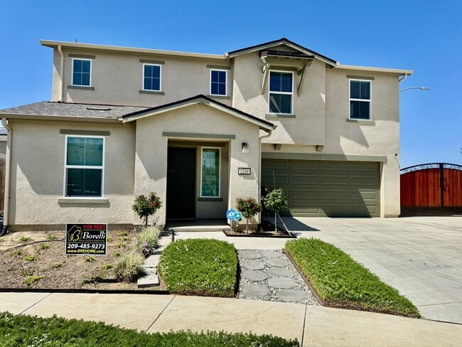 Huge 5 Bedroom + Den, 3 Bath Home Close to... - Huge 5 Bedroom + Den, 3 Bath Home Close to...