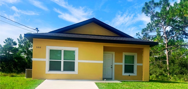 Building Photo - 3212 Oleander Dr