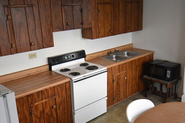 Photo - 127 Court St Apartments Unit 3