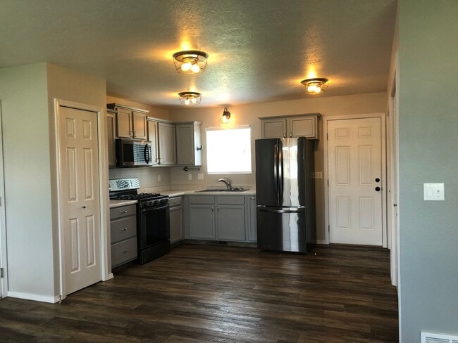 Photo - Charming & Updated 2 Bed, 1 Bath Home – Be...