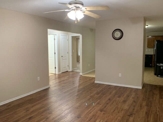 Photo - Newer 3 Bedroom off I-240