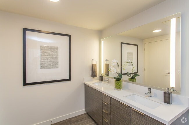 1 BR, 1 BA - 790 SF