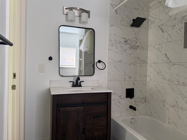 Photo - 306 Stiles St