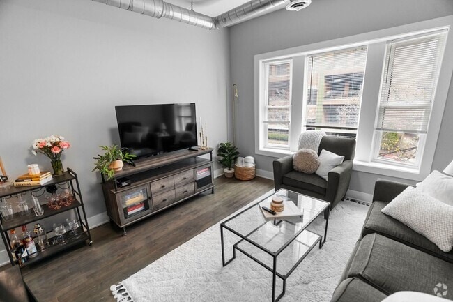 Building Photo - 452 N May St Rental