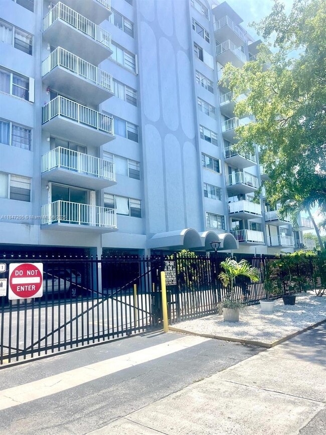 Building Photo - 1470 NE 125th Terrace Unit 710 Rental