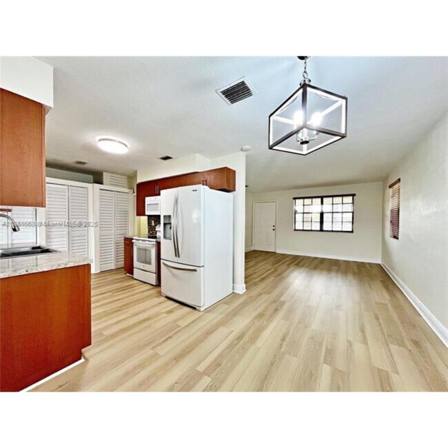 Photo - 1351 W 34th St