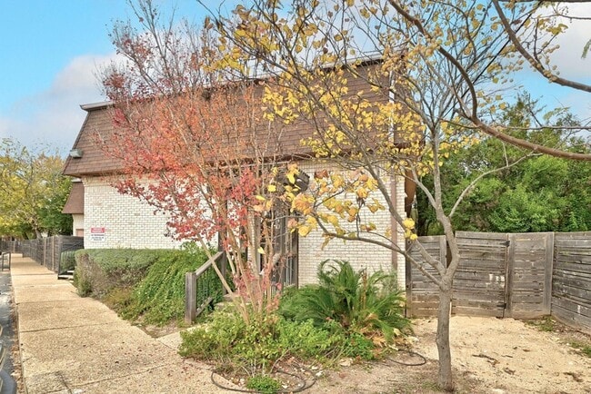 Photo - 7801 Shoal Creek Blvd Unidad 140