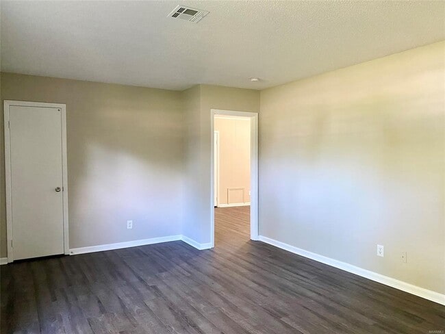 Photo - 306 Oakwild Dr