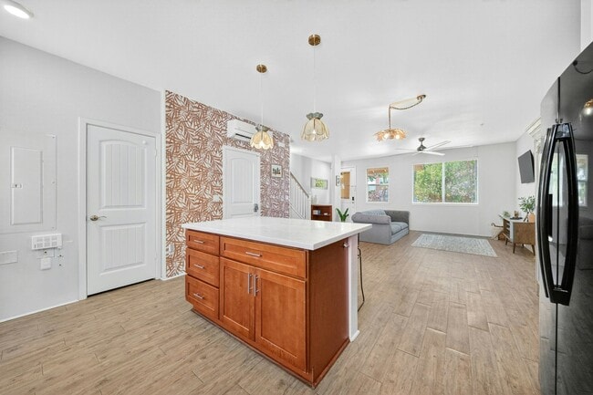 Photo - 724 Kakala St