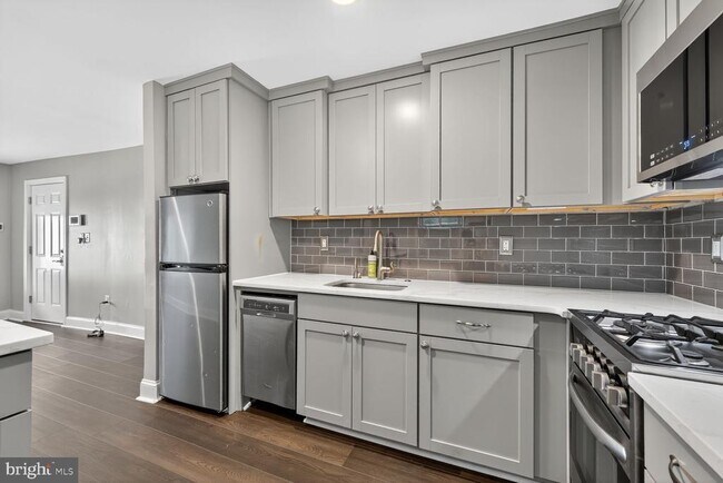 Photo - 1409 Hopkins St NW