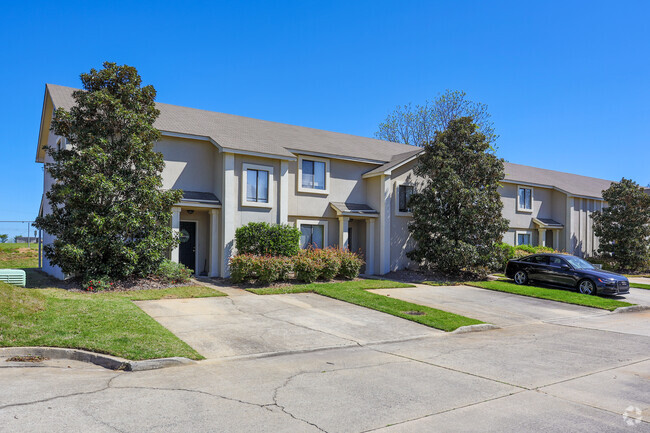 Building Photo - Hampton Townhomes