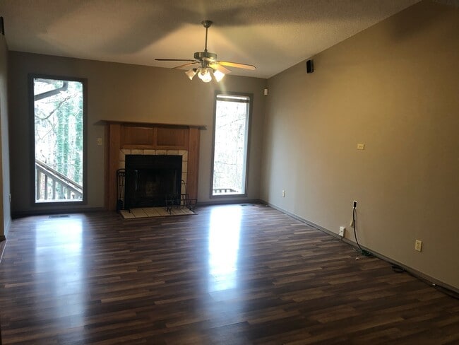 Photo - 15 Lambourn Dr
