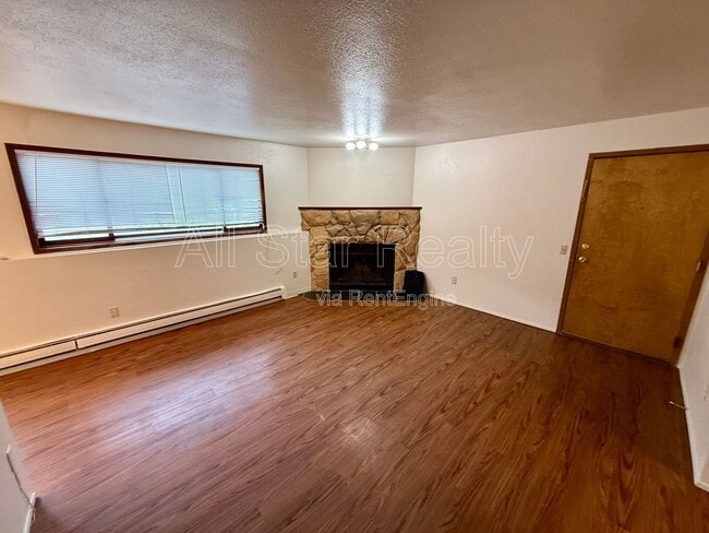 Building Photo - 211 McCarrey St Unit 2B
