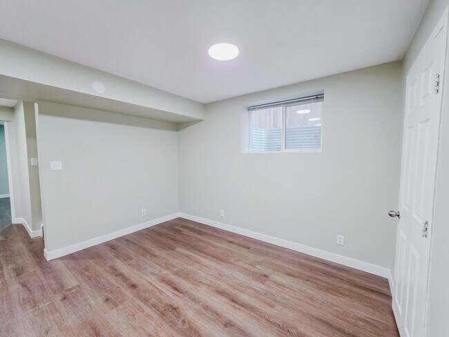 Photo - 346 Saddlebrook Way NE