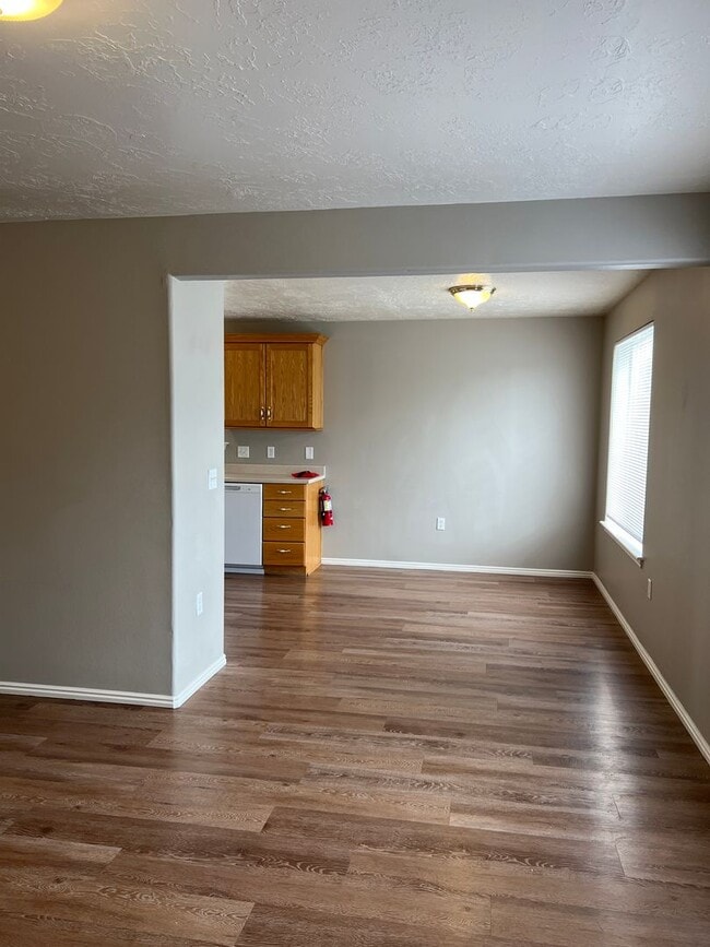Photo - BEAUTIFUL 2 Bed 1 bath Continental condo w...
