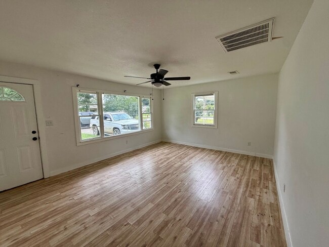Photo - 1802 Henry St