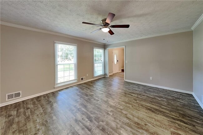 Photo - 1308 Chesapeake Dr SW