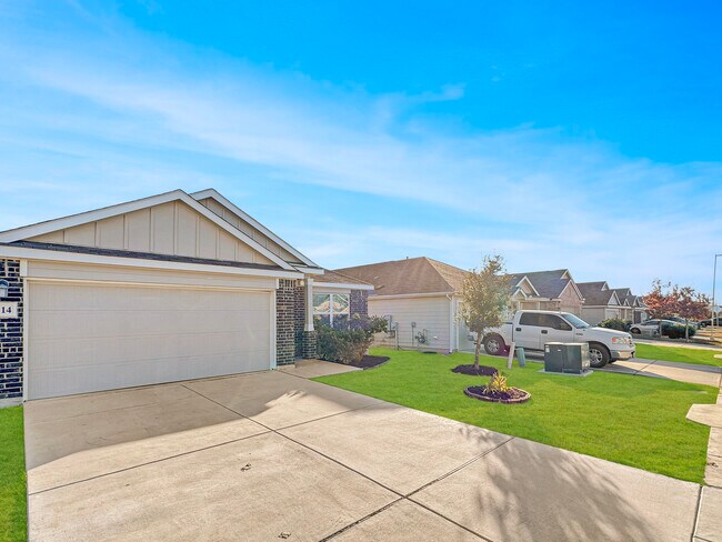 Photo - 9714 Marbach Hl