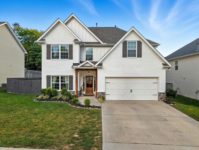 Building Photo - West Knoxville 37923 - 5 bedroom, 3 bath h...