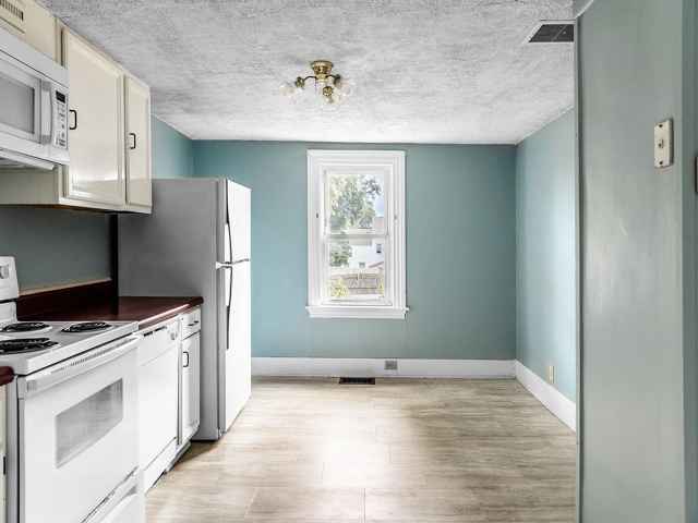 Photo - Center St Unit B