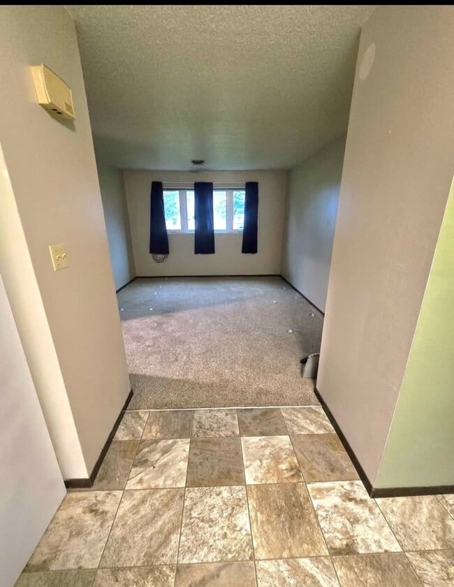 living room - 2208 Piper Pl