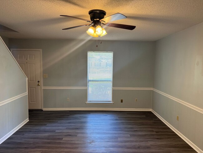 Photo - 1905 Elkhorn Ln Unidad #B