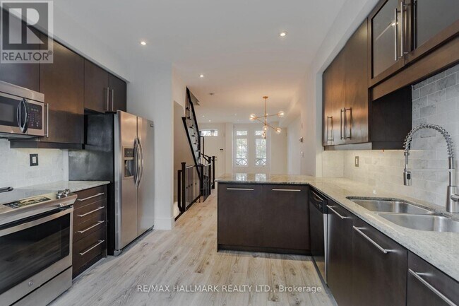 Photo - 99 The Queensway