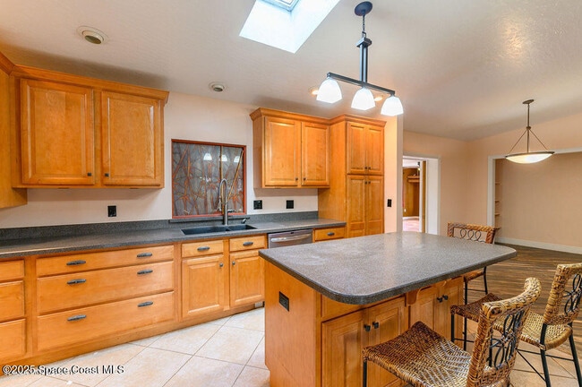 Photo - 320 Pine Tree Dr