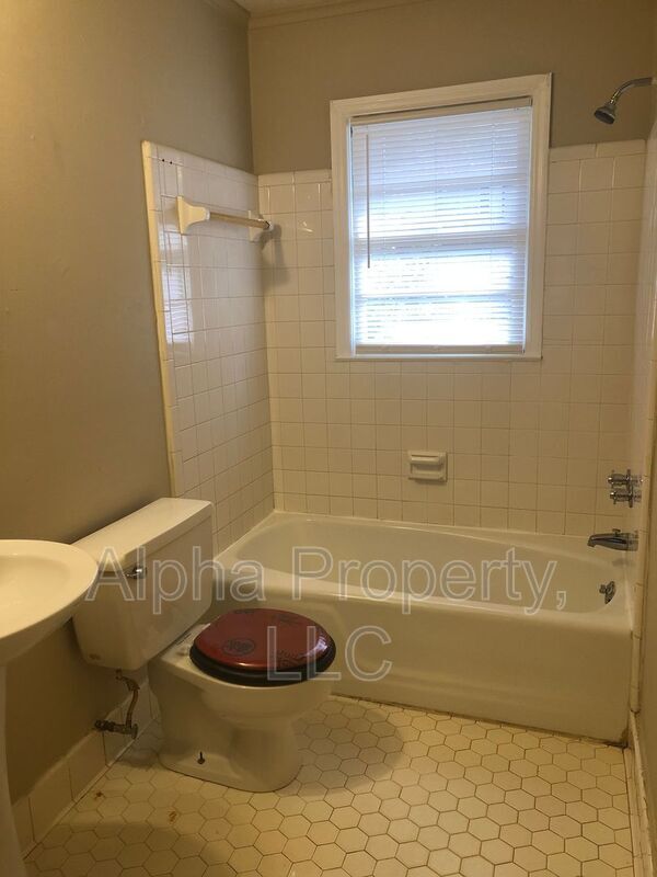 Photo - 300 Amherst Dr