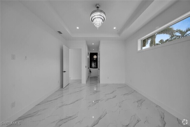 Building Photo - 1927 SW 37th Terrace Rental