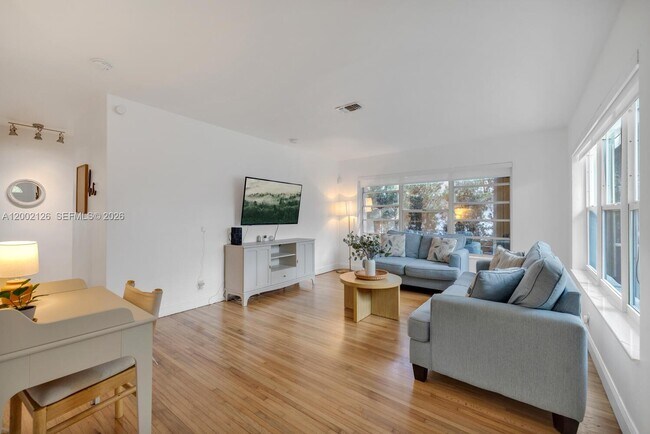 Photo - 1031 NE Little River Dr