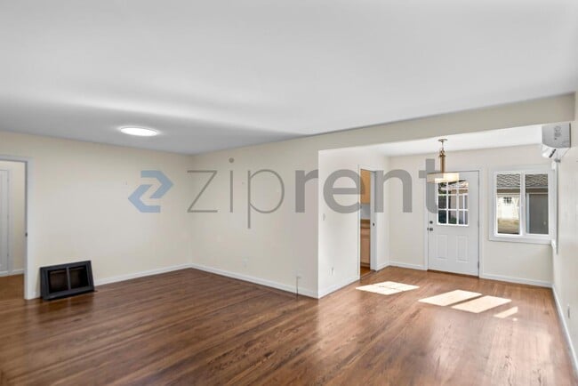 Photo - 319 Iris Way