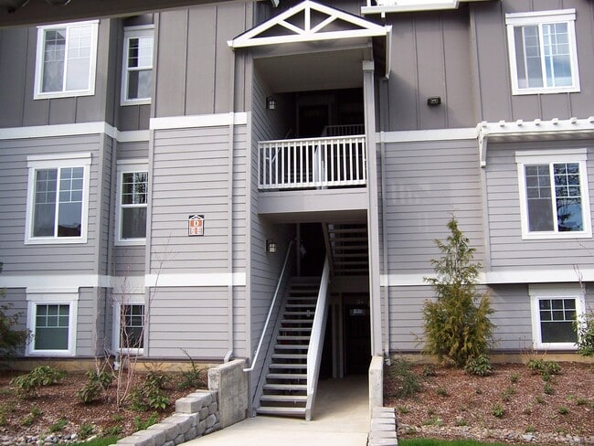 Building Photo - Grand Oaks 2 bedroom Condo Unit D303