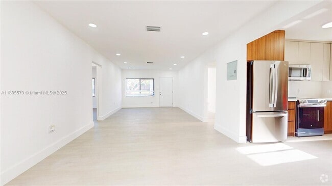 Building Photo - 355 NE 111th St Rental