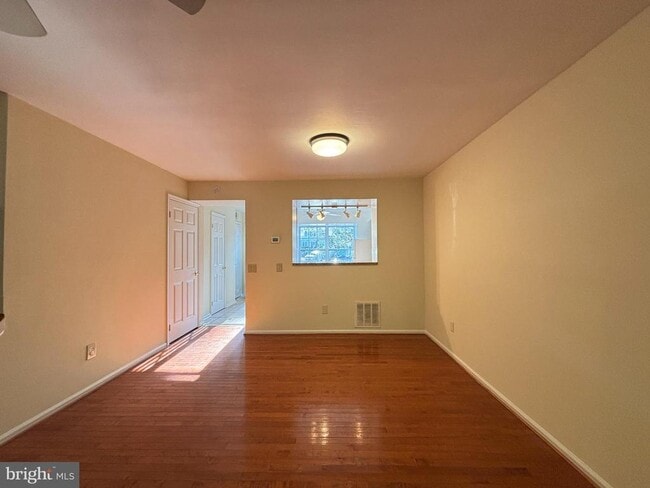 Photo - 14852 Basingstoke Loop