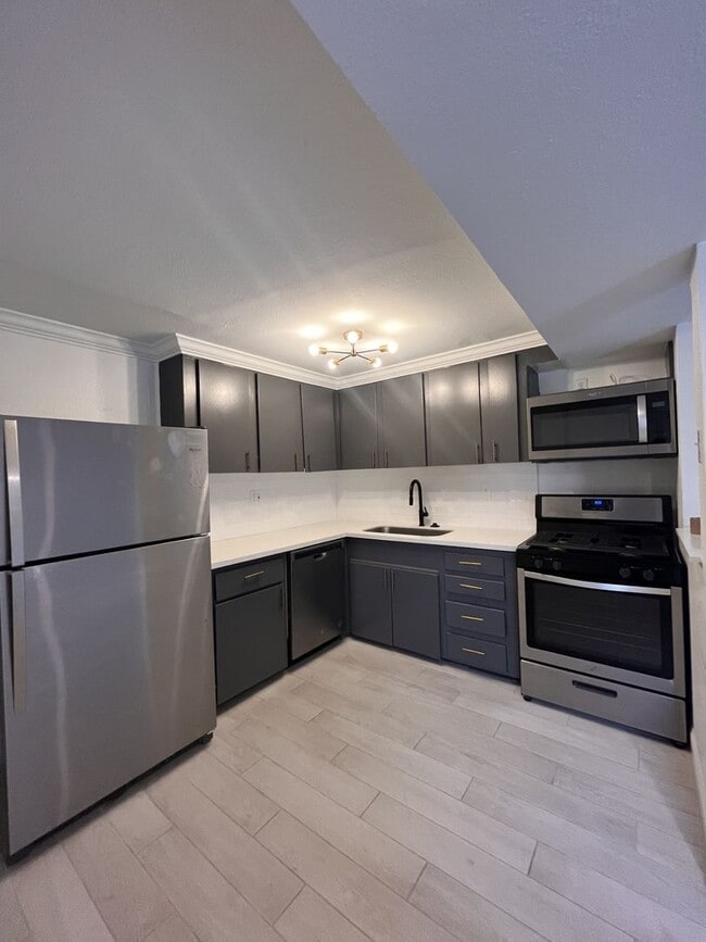 Building Photo - Dream Montrose