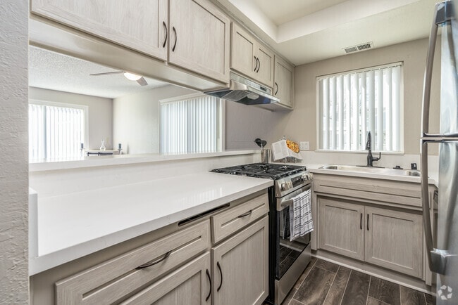 2BR, 3BA - 1150SF - Kitchen