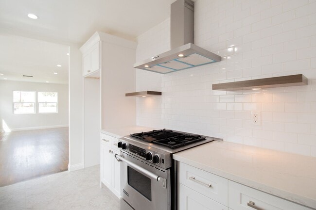 Photo - 17016 Van Ness Ave