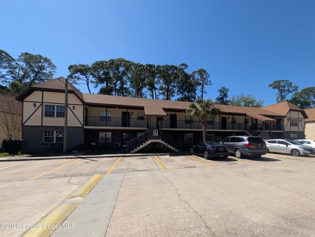 Building Photo - 3039 Sir Hamilton Cir Unit 8