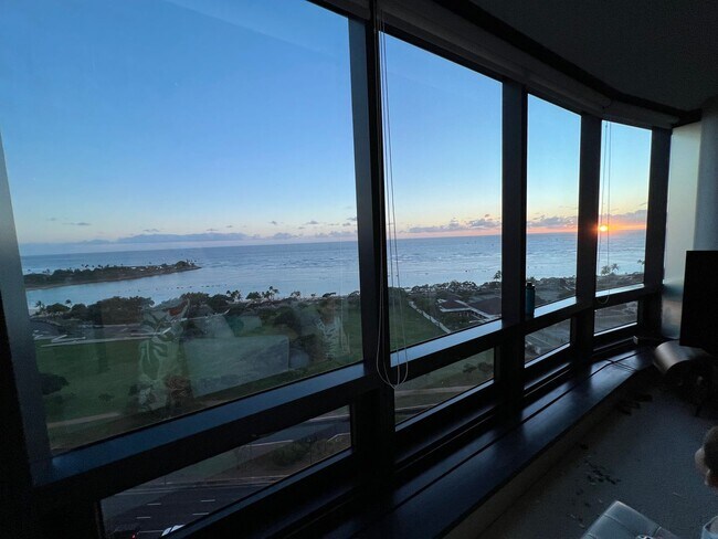 Photo - Luxury Unfurnished 2BR/2BA at Nauru Tower ... Unidad 1905
