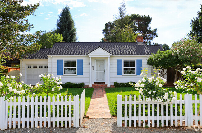 Building Photo - Charming 1 Bed 1 Bath Los Altos Cottage on... Rental