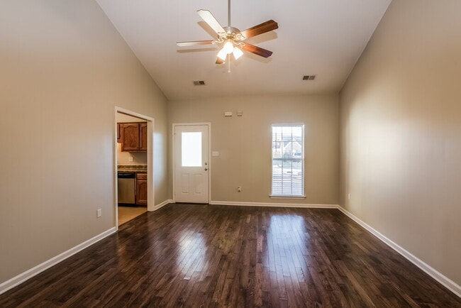 Photo - 1146 Warwick Pl