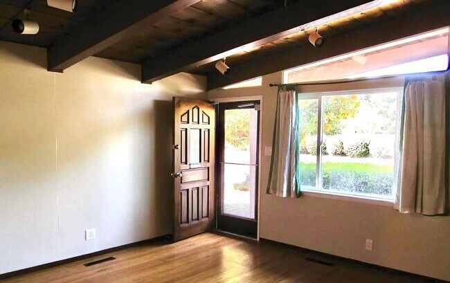 Photo - 1005 Miramonte Ave Unit B