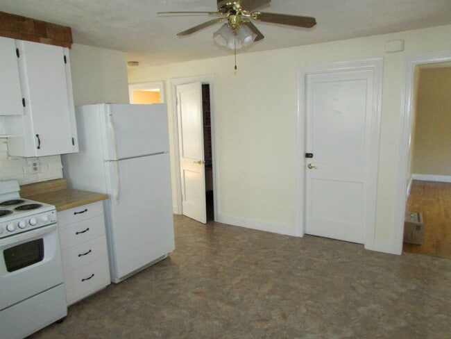 Building Photo - 6 Newtonville Ave Unit 2nd floor apartment