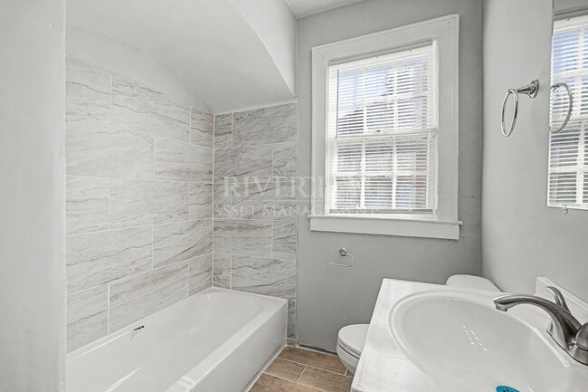 Photo - 1052 National St