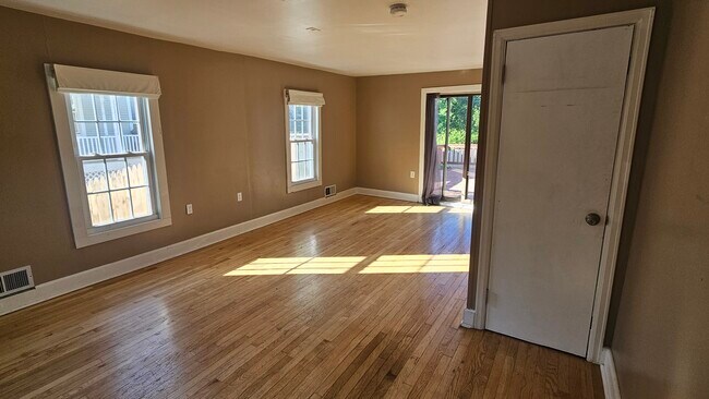 Photo - 35 Jackson St