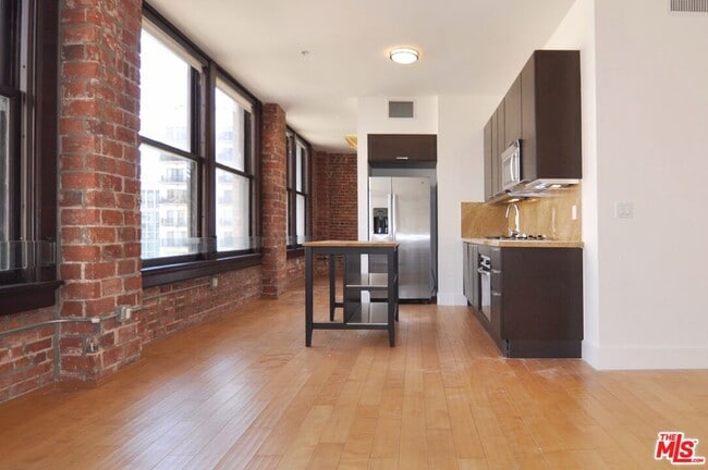 Building Photo - 460 S Spring St Unit 701 Rental